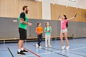 为什么“借钱博彩”是走向毁灭的最后一块多米诺骨牌？（借债赌博，为什么总是压垮人生的最后一击？）