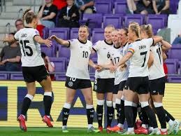 西媒：巴萨向欧足联提交报告，控诉法兰克福球迷破坏球场设施